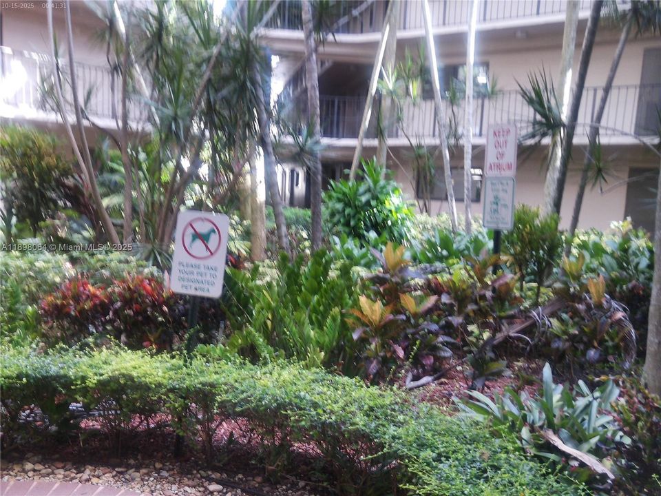 Active With Contract: $2,500 (3 beds, 2 baths, 1040 Square Feet)