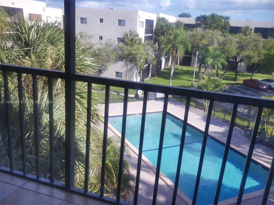 Active With Contract: $2,500 (3 beds, 2 baths, 1040 Square Feet)