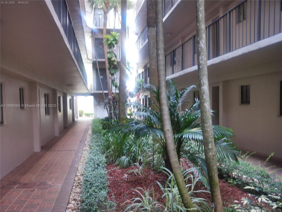 Active With Contract: $2,500 (3 beds, 2 baths, 1040 Square Feet)