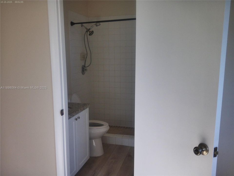 Active With Contract: $2,500 (3 beds, 2 baths, 1040 Square Feet)