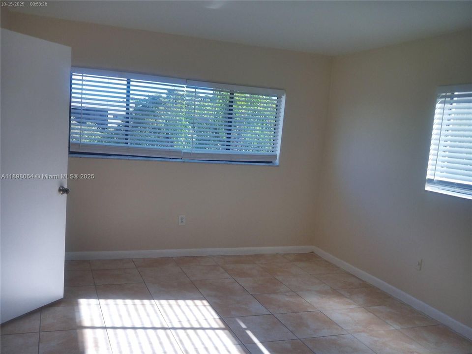 Active With Contract: $2,500 (3 beds, 2 baths, 1040 Square Feet)