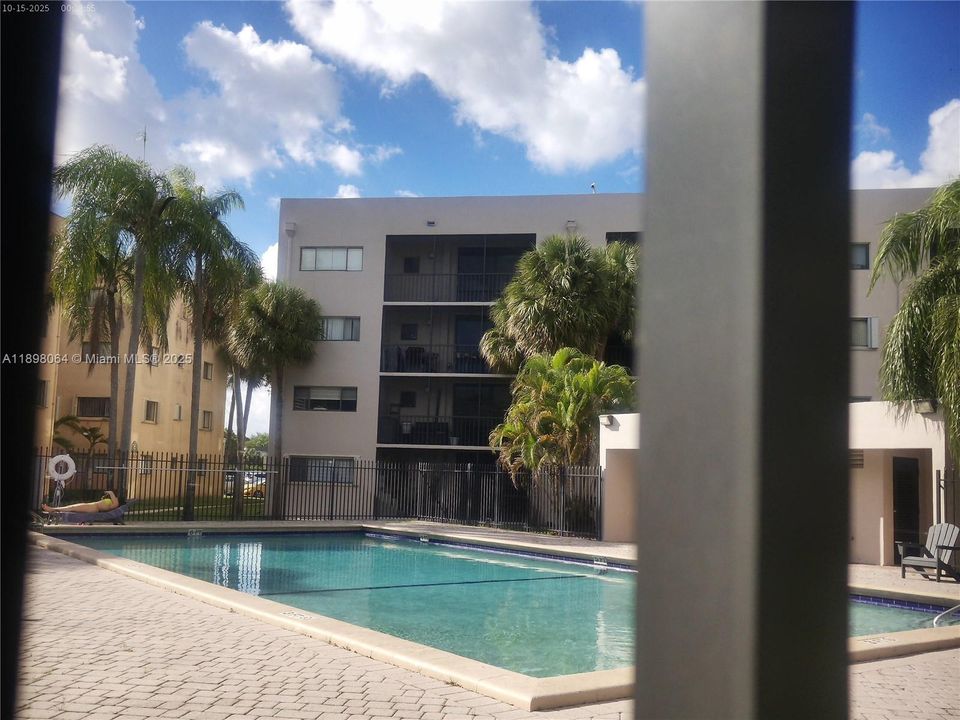 Active With Contract: $2,500 (3 beds, 2 baths, 1040 Square Feet)