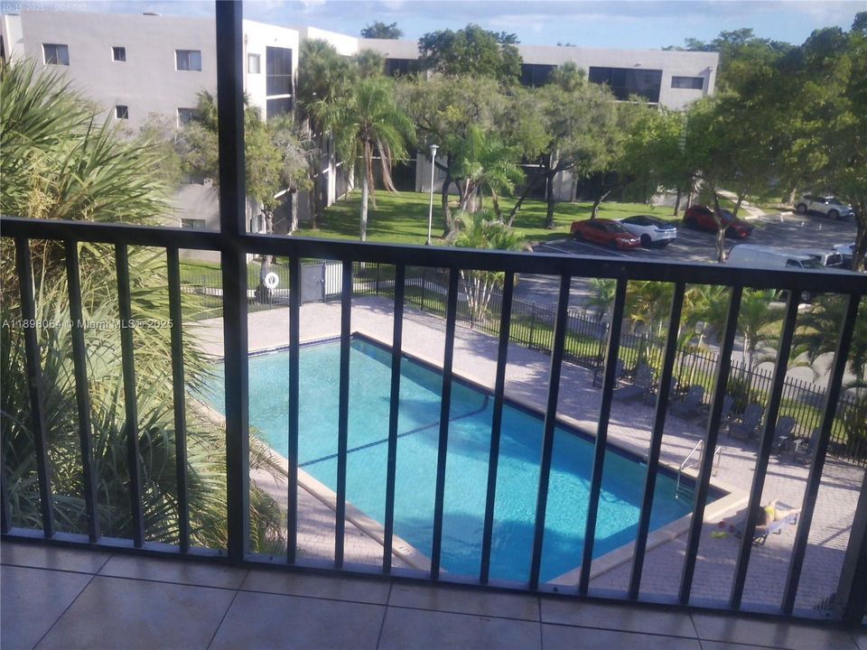 Active With Contract: $2,500 (3 beds, 2 baths, 1040 Square Feet)