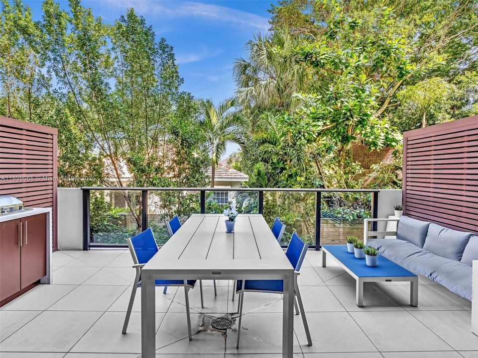 For Sale: $1,400,000 (3 beds, 3 baths, 1944 Square Feet)