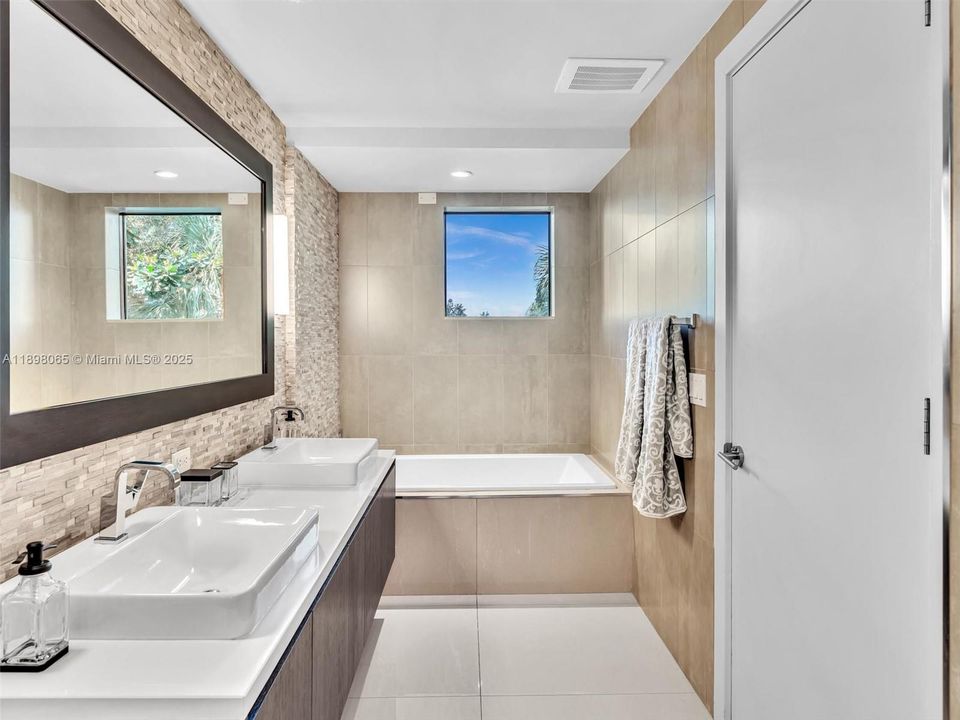 For Sale: $1,400,000 (3 beds, 3 baths, 1944 Square Feet)