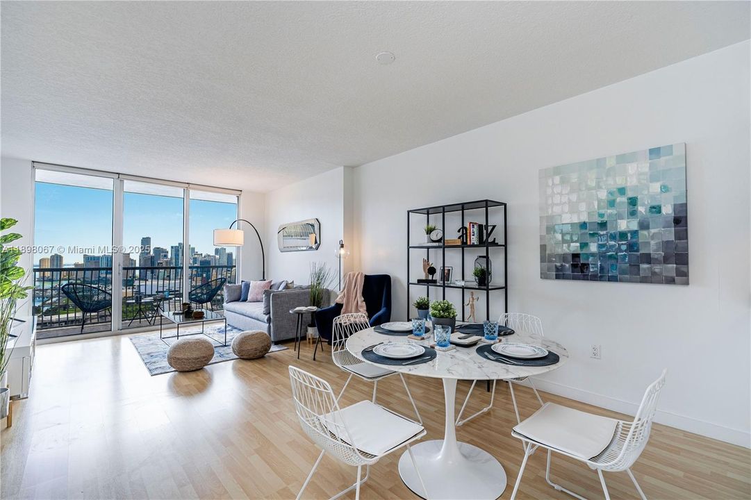 Recently Sold: $350,000 (1 beds, 1 baths, 821 Square Feet)