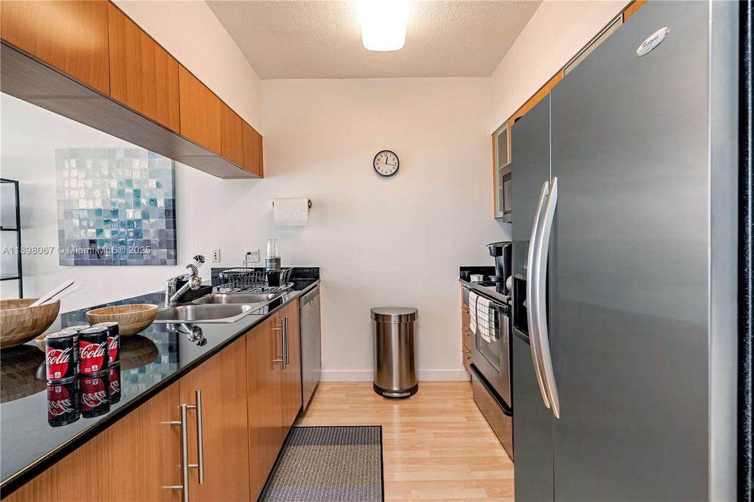 Recently Sold: $350,000 (1 beds, 1 baths, 821 Square Feet)