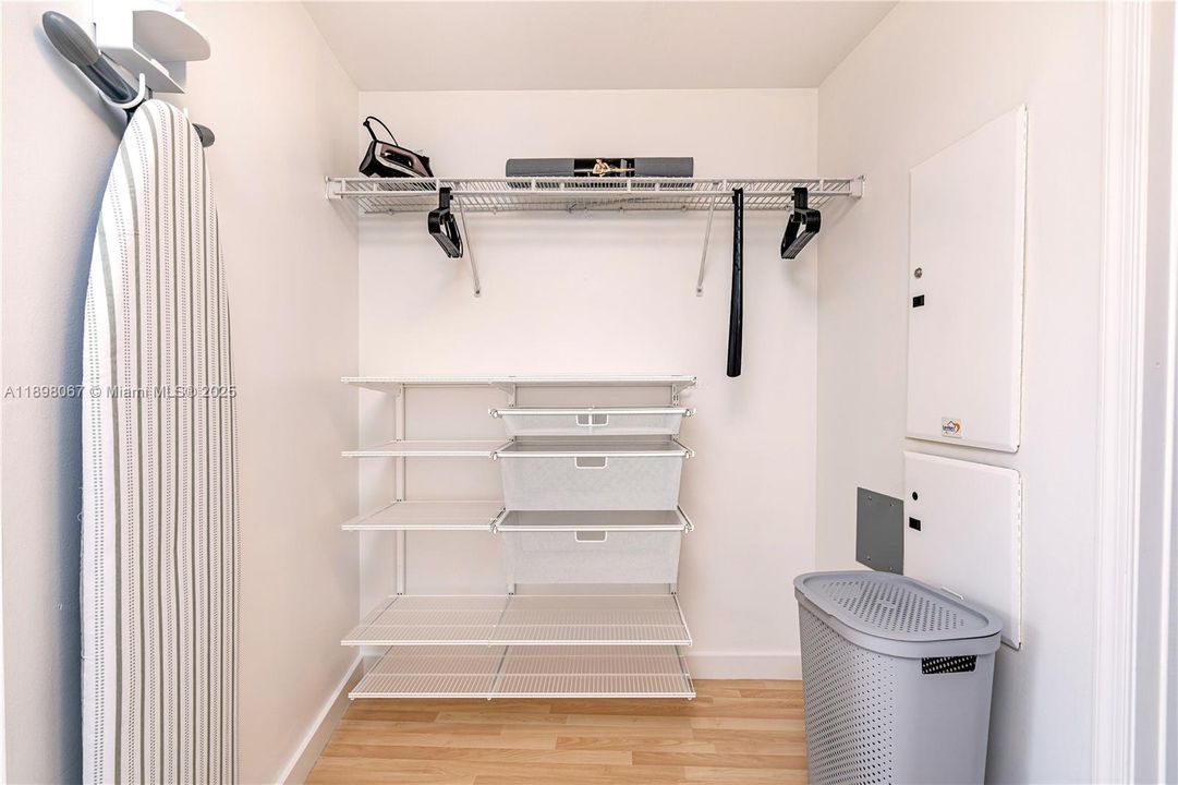 Recently Sold: $350,000 (1 beds, 1 baths, 821 Square Feet)