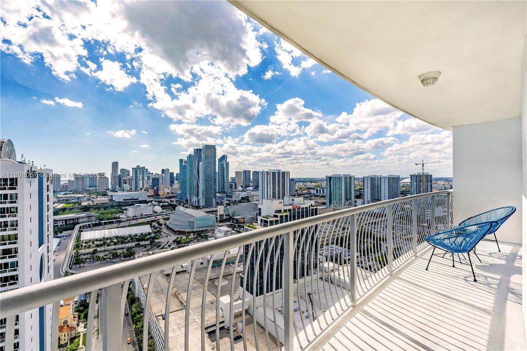 Recently Sold: $350,000 (1 beds, 1 baths, 821 Square Feet)