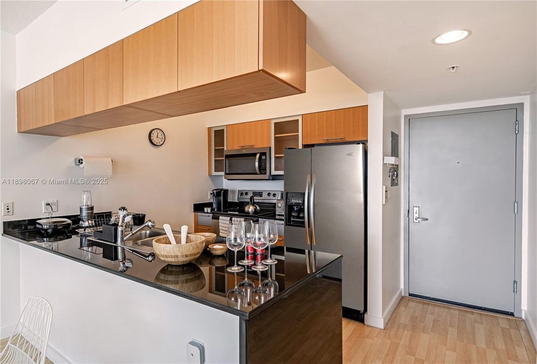 Recently Sold: $350,000 (1 beds, 1 baths, 821 Square Feet)