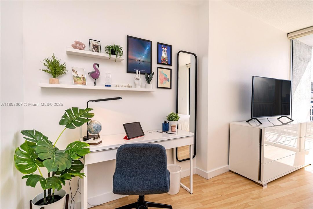 Recently Sold: $350,000 (1 beds, 1 baths, 821 Square Feet)