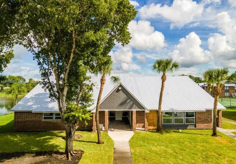 В аренду: $1,695 (3 спален, 2 ванн, 950 Квадратных фут)