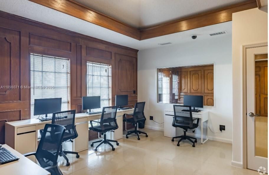 В аренду: $1,695 (3 спален, 2 ванн, 950 Квадратных фут)