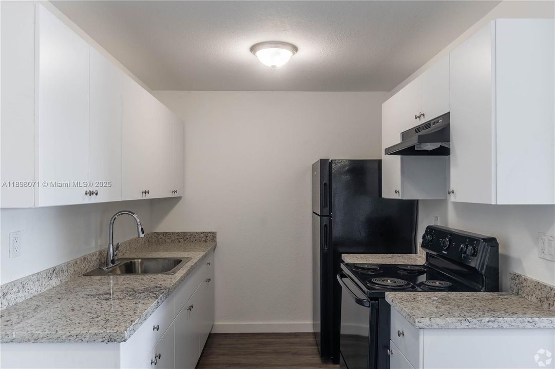 В аренду: $1,695 (3 спален, 2 ванн, 950 Квадратных фут)