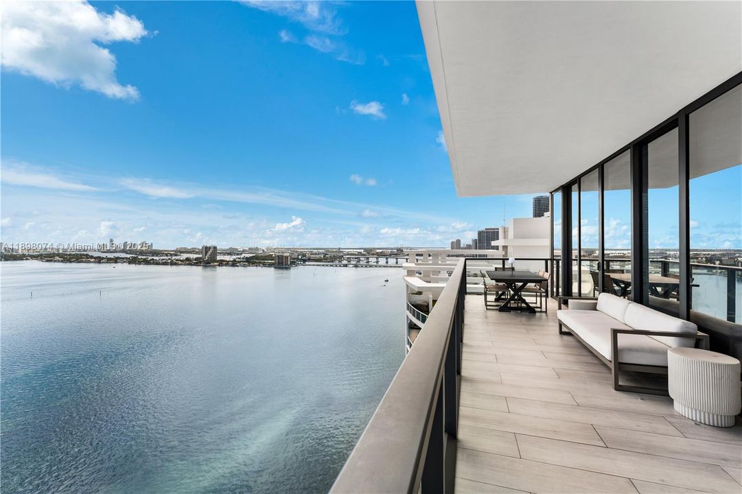 For Sale: $3,125,000 (3 beds, 4 baths, 2743 Square Feet)