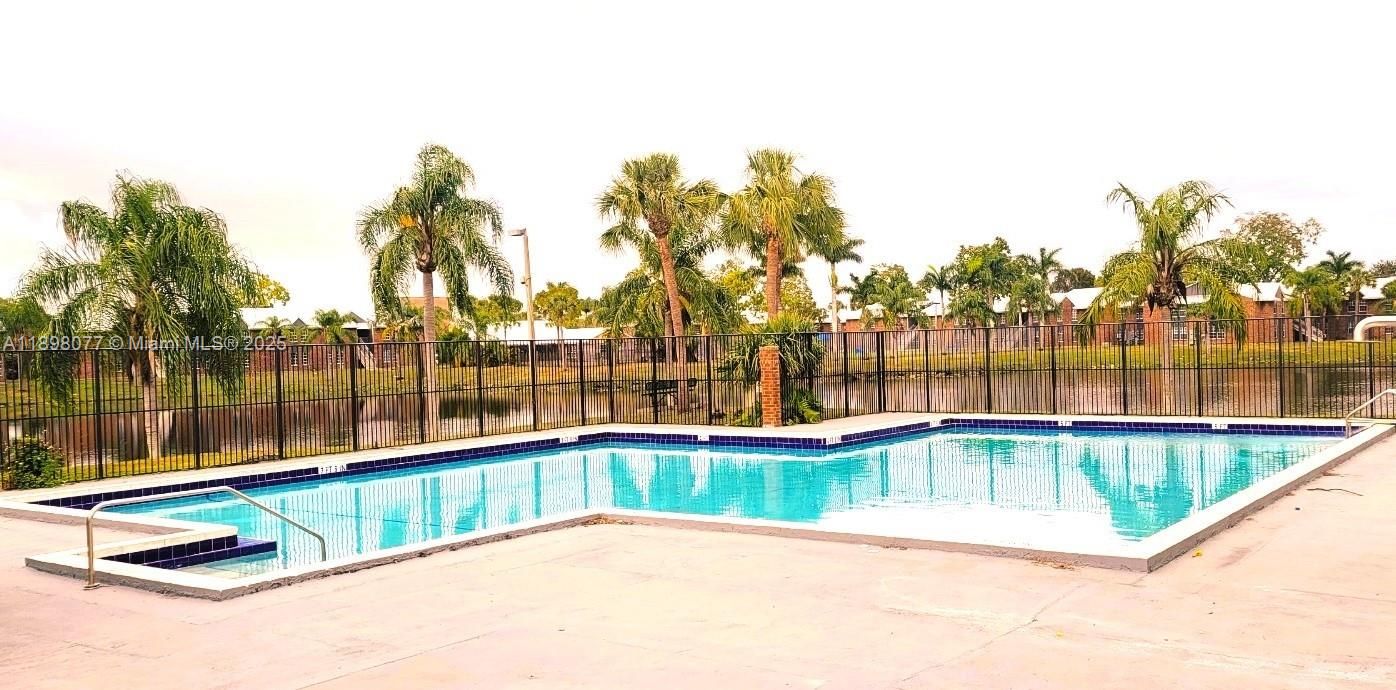 En Renta: $1,895 (4 camas, 2 baños, 1067 Pies cuadrados)