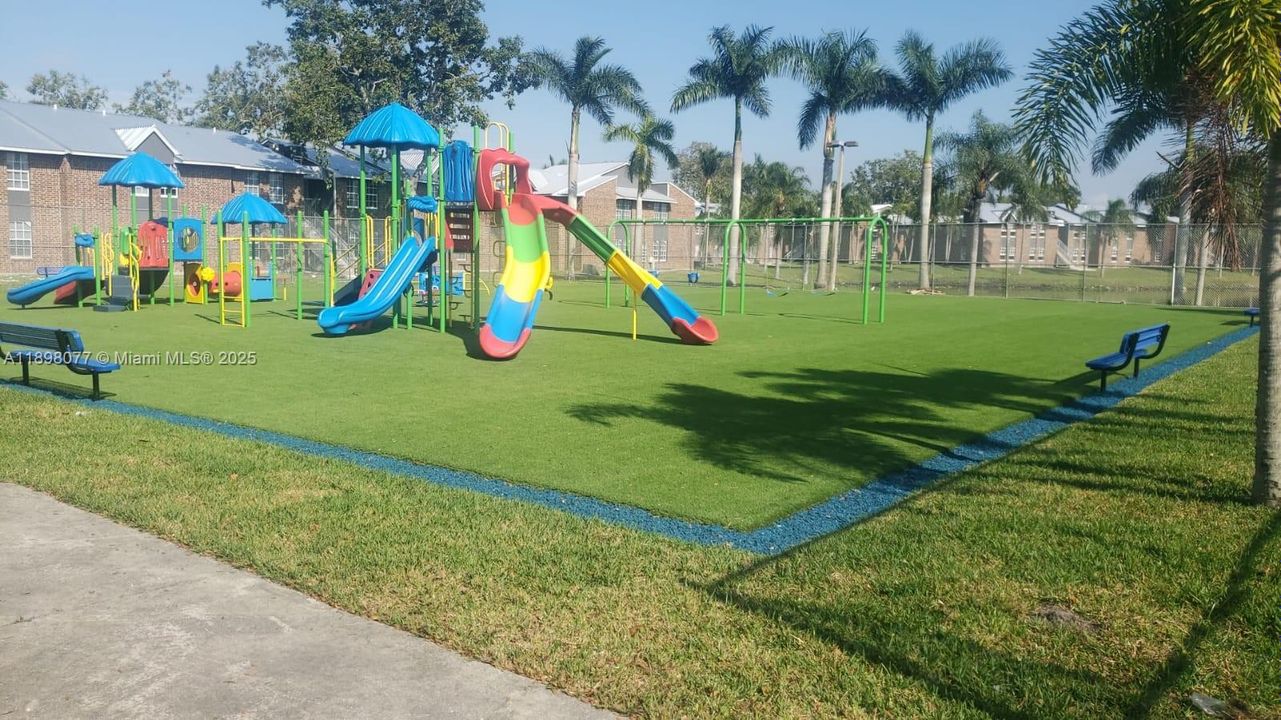 En Renta: $1,895 (4 camas, 2 baños, 1067 Pies cuadrados)