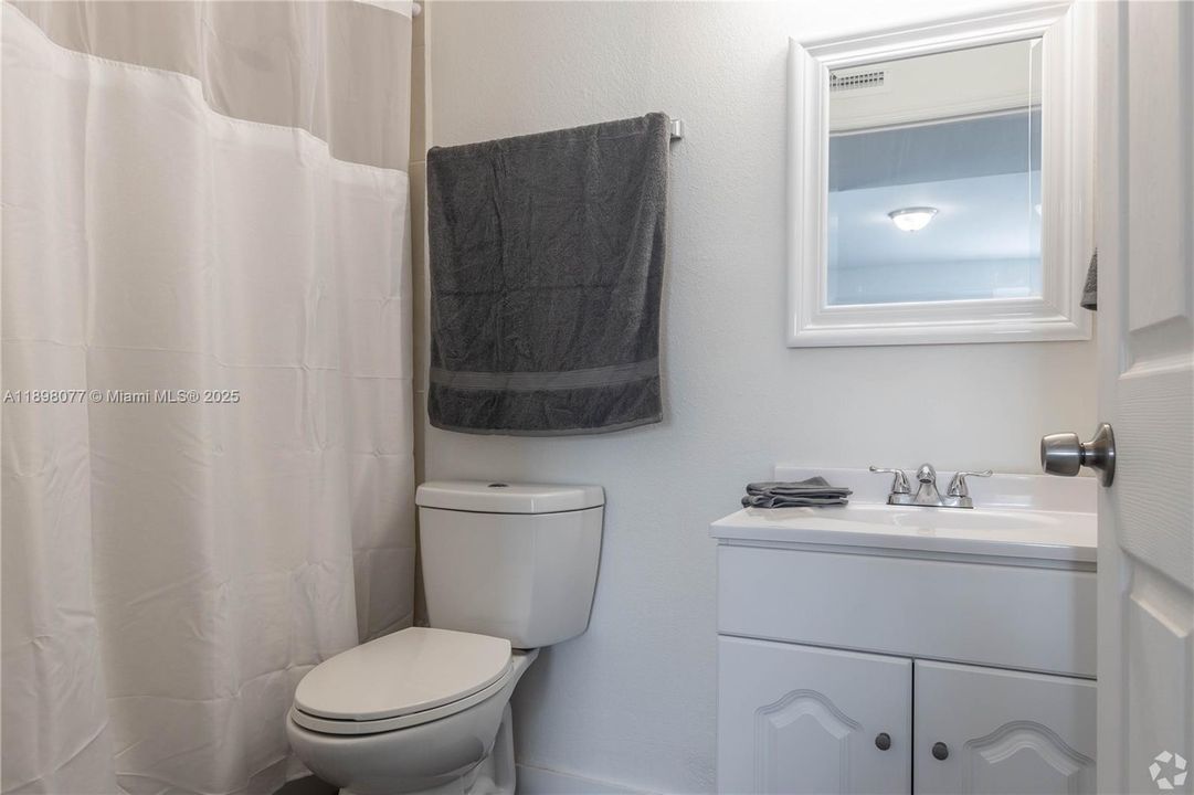 En Renta: $1,895 (4 camas, 2 baños, 1067 Pies cuadrados)