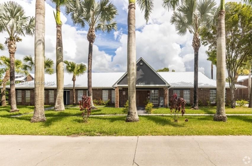 En Renta: $1,895 (4 camas, 2 baños, 1067 Pies cuadrados)