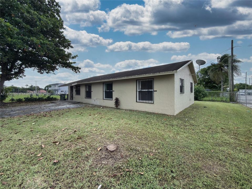 Active With Contract: $365,000 (4 beds, 2 baths, 1658 Square Feet)