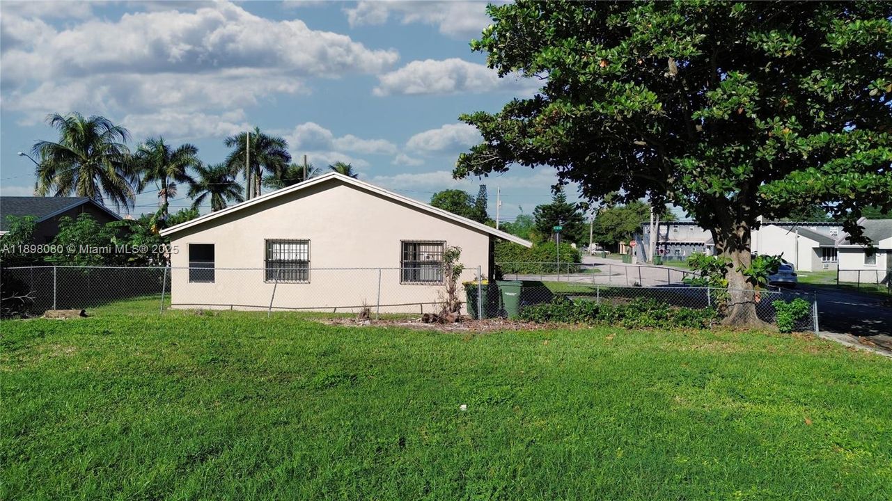 Active With Contract: $365,000 (4 beds, 2 baths, 1658 Square Feet)