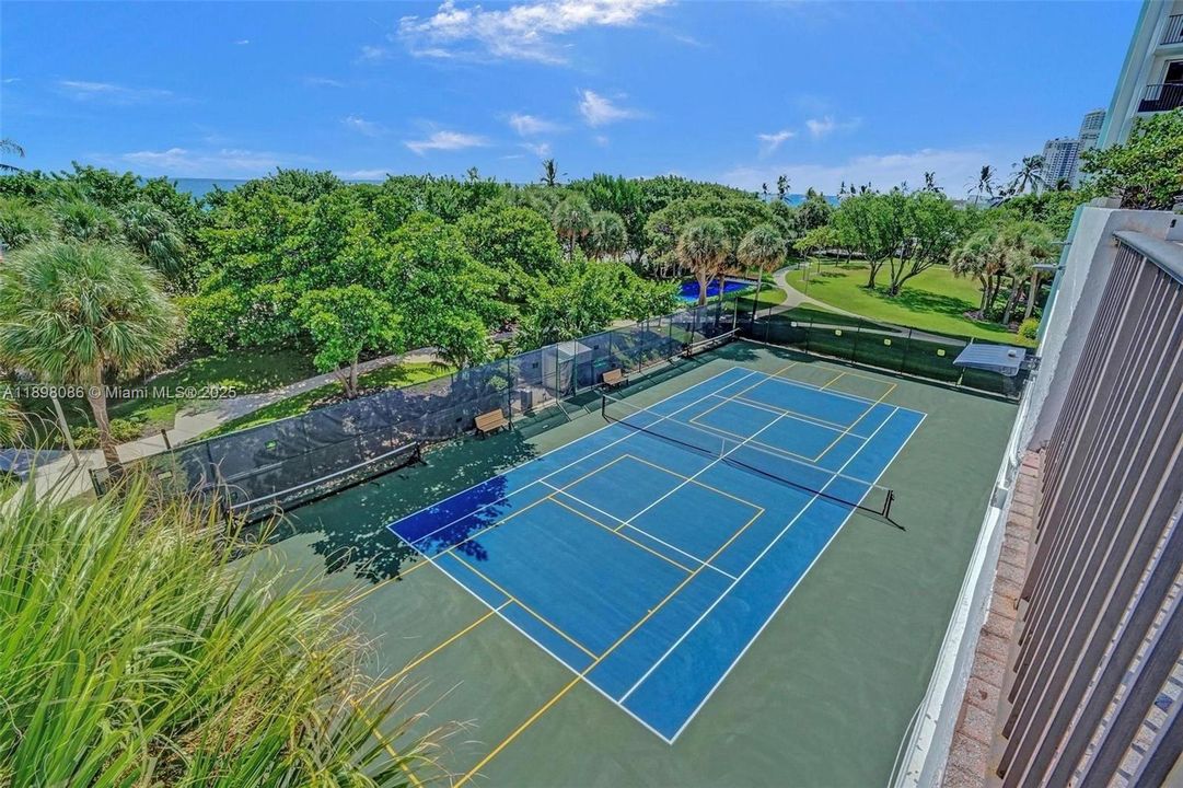 合同活跃: $4,500 (2 贝兹, 2 浴室, 1570 平方英尺)