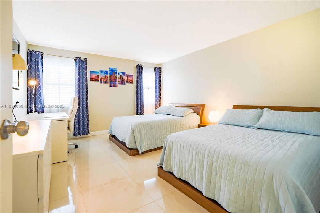 合同活跃: $4,500 (2 贝兹, 2 浴室, 1570 平方英尺)