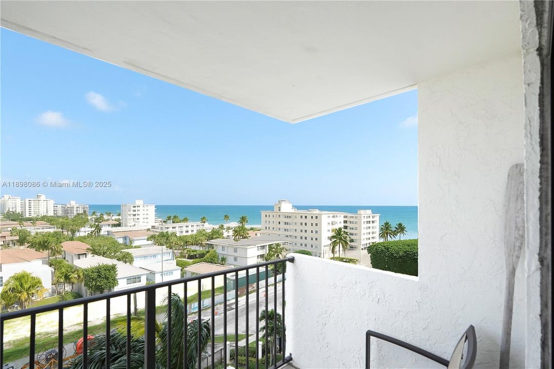 合同活跃: $4,500 (2 贝兹, 2 浴室, 1570 平方英尺)