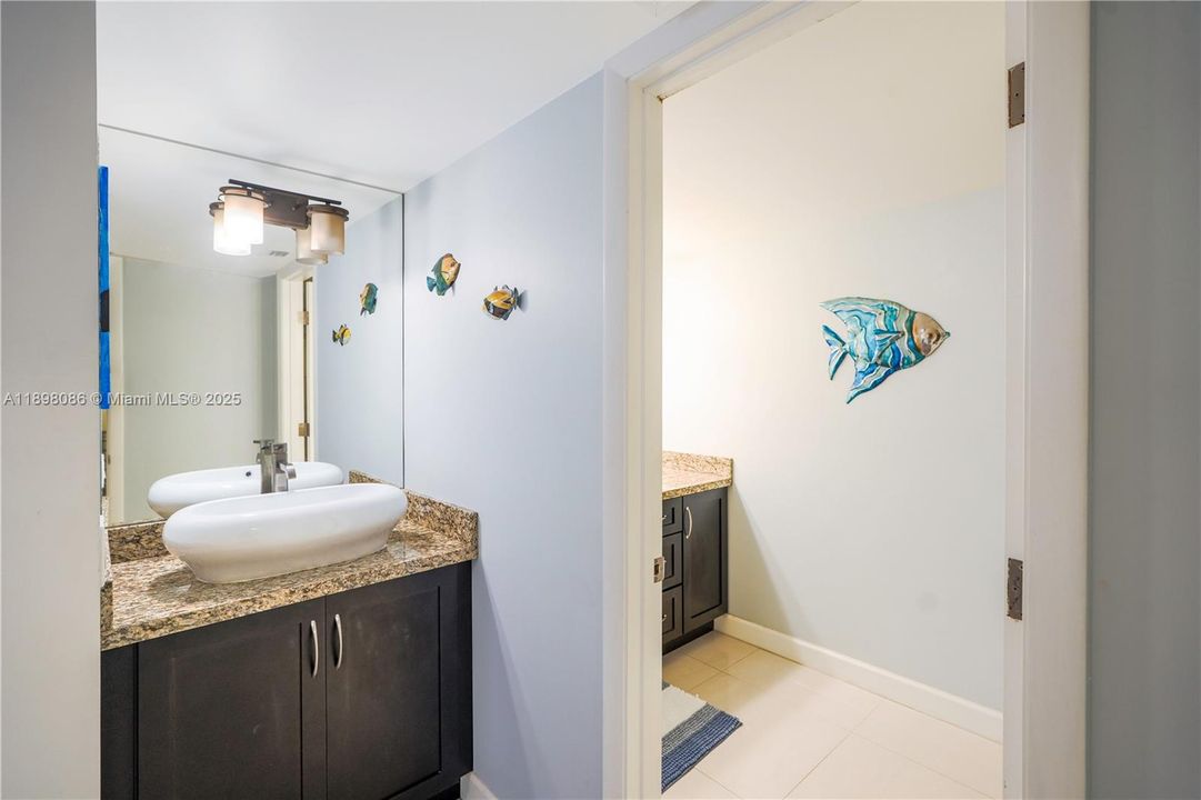 合同活跃: $4,500 (2 贝兹, 2 浴室, 1570 平方英尺)