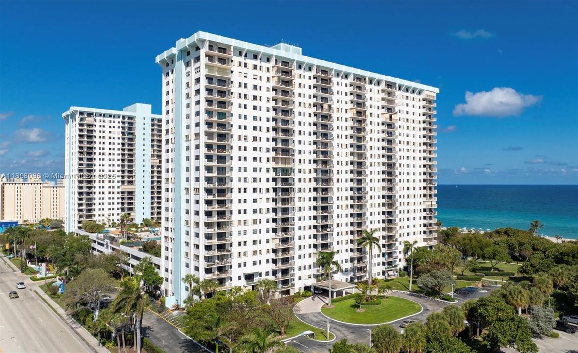 合同活跃: $4,500 (2 贝兹, 2 浴室, 1570 平方英尺)