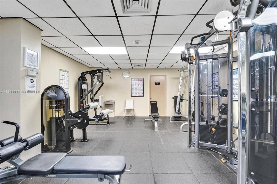 合同活跃: $4,500 (2 贝兹, 2 浴室, 1570 平方英尺)