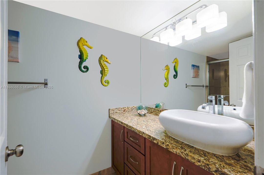 合同活跃: $4,500 (2 贝兹, 2 浴室, 1570 平方英尺)