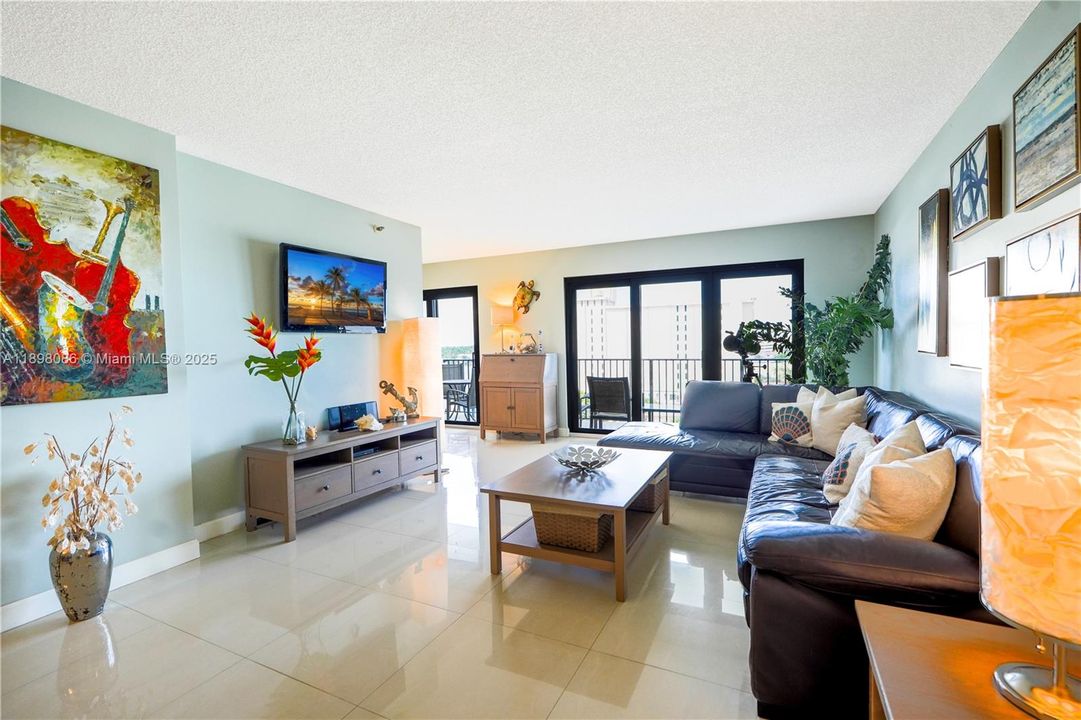 合同活跃: $4,500 (2 贝兹, 2 浴室, 1570 平方英尺)