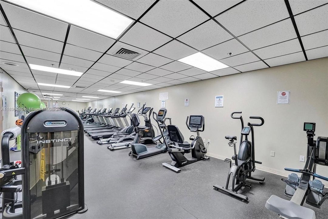 合同活跃: $4,500 (2 贝兹, 2 浴室, 1570 平方英尺)