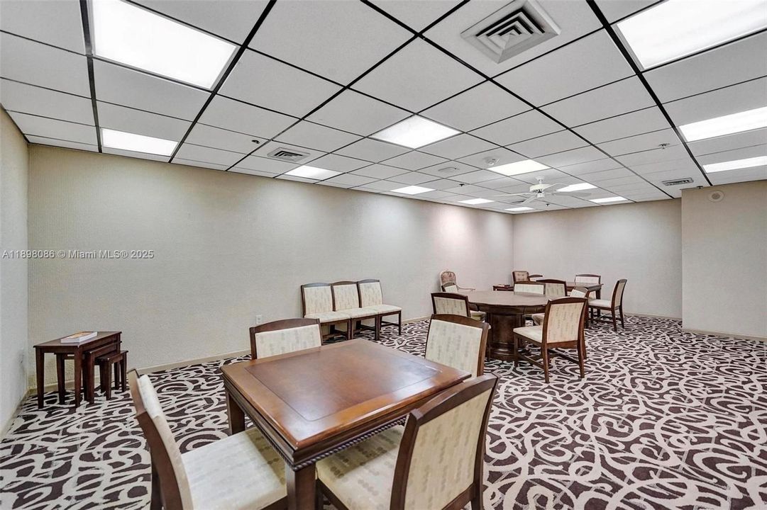 合同活跃: $4,500 (2 贝兹, 2 浴室, 1570 平方英尺)