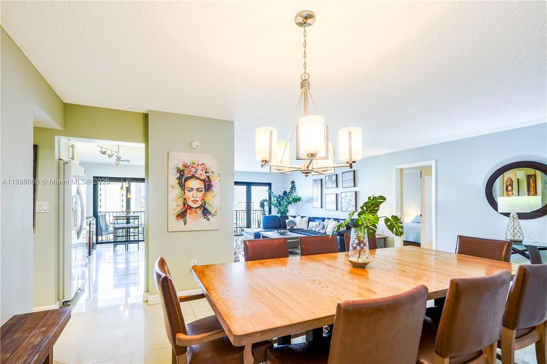 合同活跃: $4,500 (2 贝兹, 2 浴室, 1570 平方英尺)