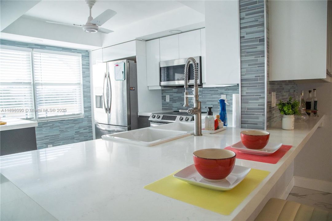 出租: $3,000 (2 贝兹, 2 浴室, 1156 平方英尺)