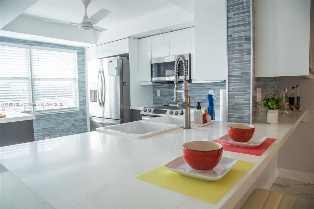 出租: $3,000 (2 贝兹, 2 浴室, 1156 平方英尺)