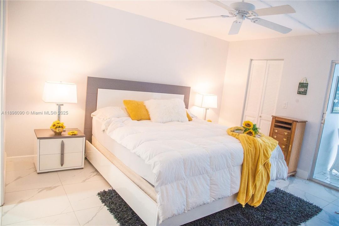 出租: $3,000 (2 贝兹, 2 浴室, 1156 平方英尺)