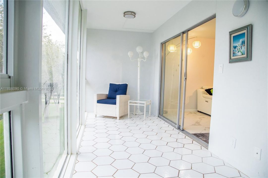 出租: $3,000 (2 贝兹, 2 浴室, 1156 平方英尺)