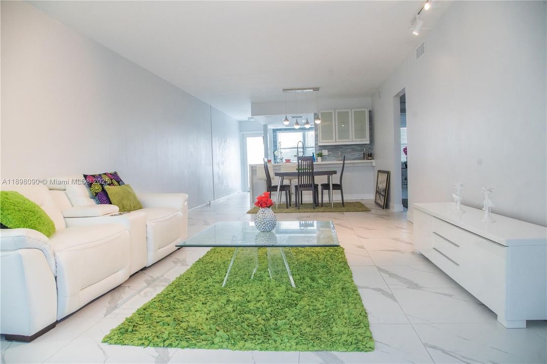 出租: $3,000 (2 贝兹, 2 浴室, 1156 平方英尺)