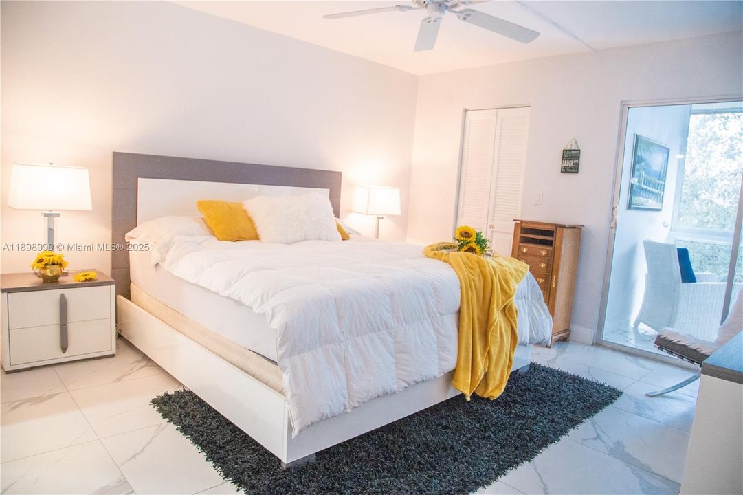 出租: $3,000 (2 贝兹, 2 浴室, 1156 平方英尺)