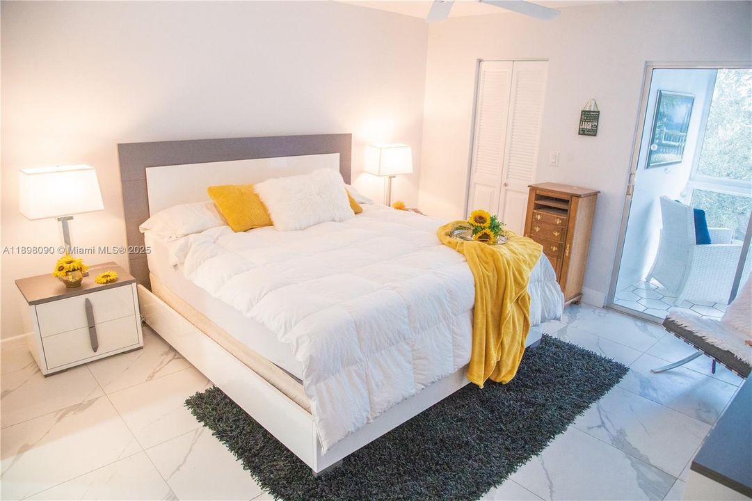 出租: $3,000 (2 贝兹, 2 浴室, 1156 平方英尺)