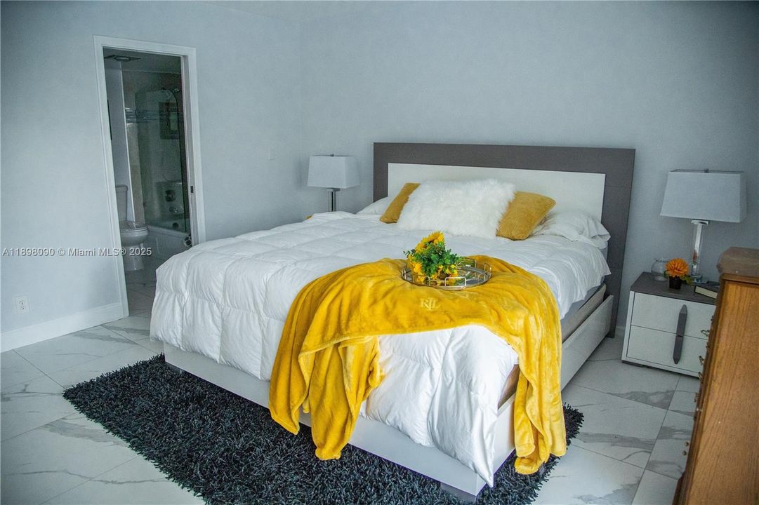 出租: $3,000 (2 贝兹, 2 浴室, 1156 平方英尺)