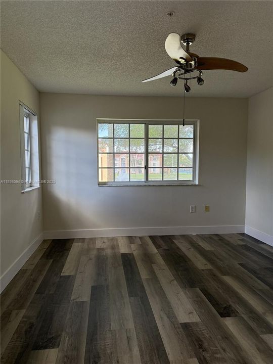 Active With Contract: $275,000 (2 beds, 2 baths, 966 Square Feet)