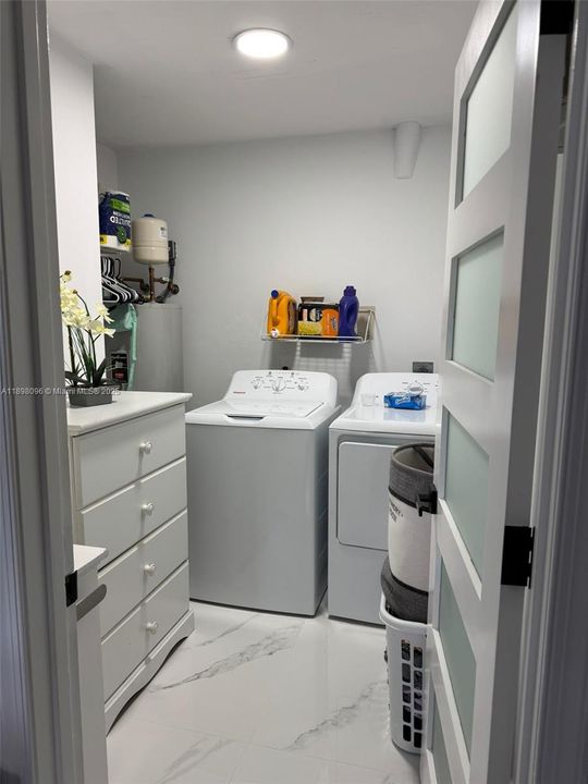 For Sale: $559,000 (3 beds, 2 baths, 1475 Square Feet)