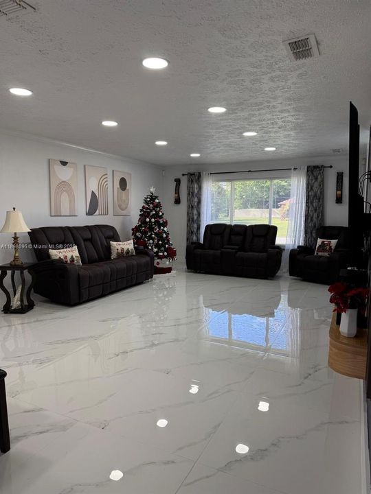 For Sale: $559,000 (3 beds, 2 baths, 1475 Square Feet)