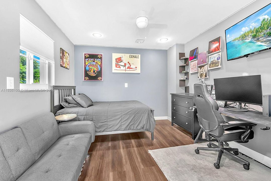 Private 4 bedroom, independent entrance.