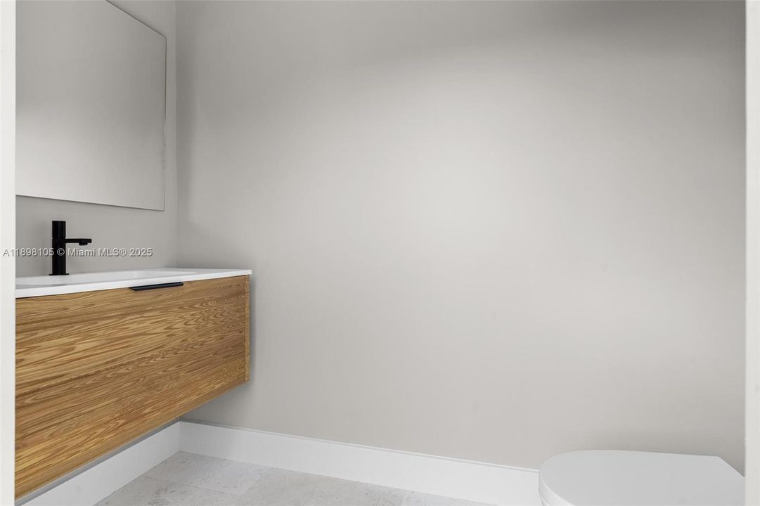 For Sale: $3,650,000 (4 beds, 5 baths, 3379 Square Feet)