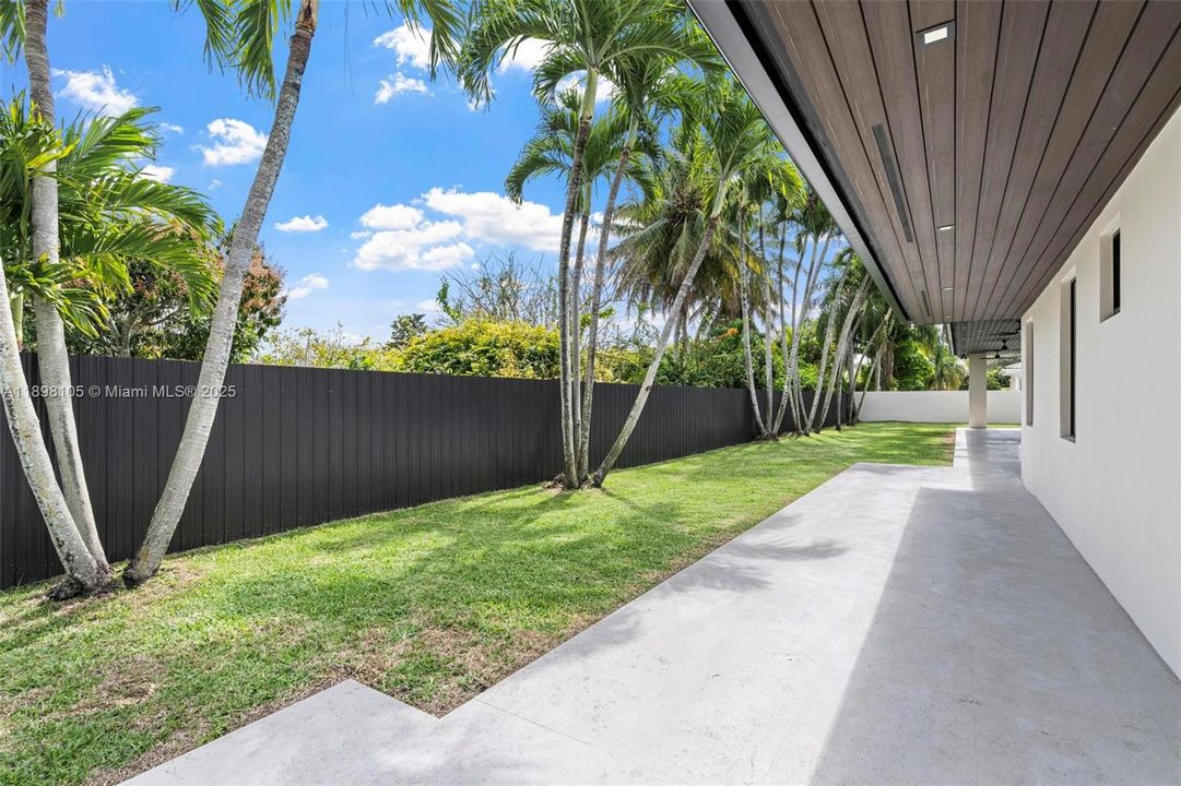 For Sale: $3,650,000 (4 beds, 5 baths, 3379 Square Feet)